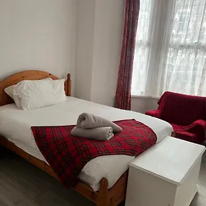 Spacious Family Holiday home Cardiff